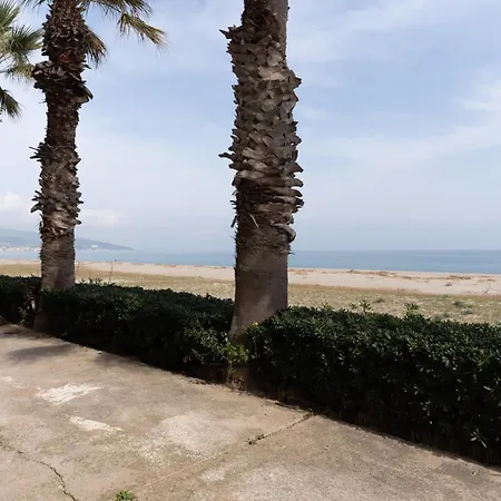 アパート The Sea Under The House